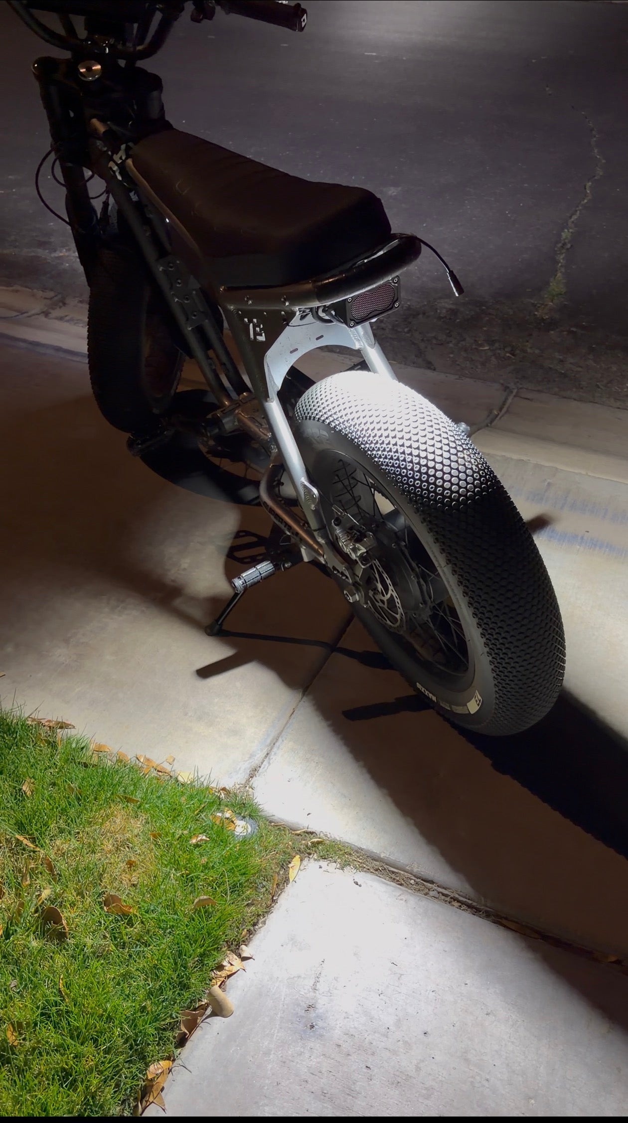 Battery powered rock light V2