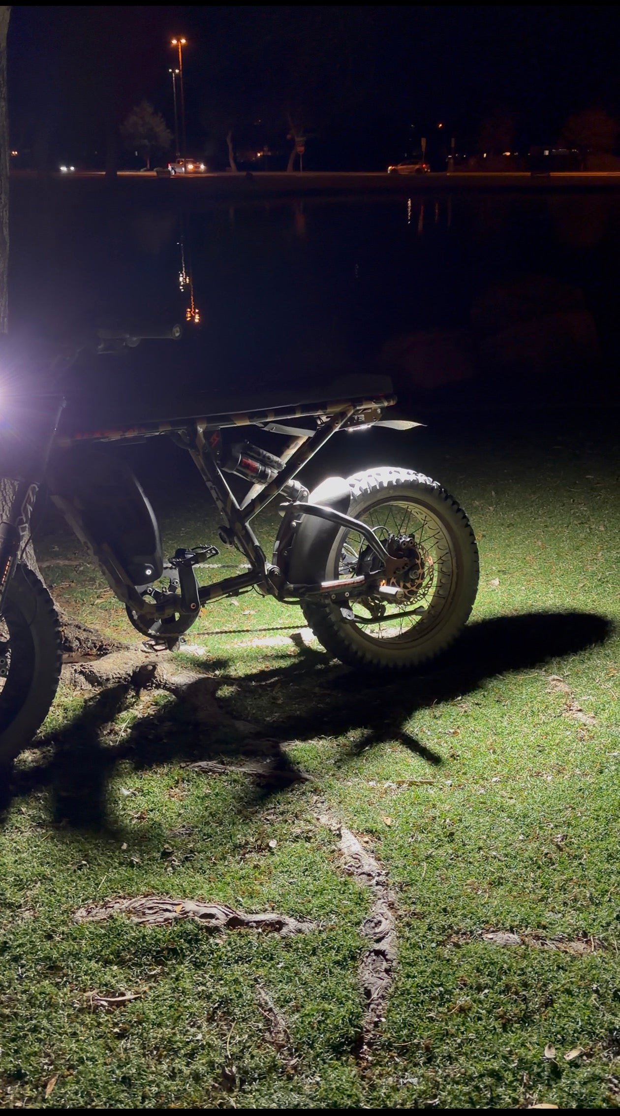 Battery powered V3 rock light