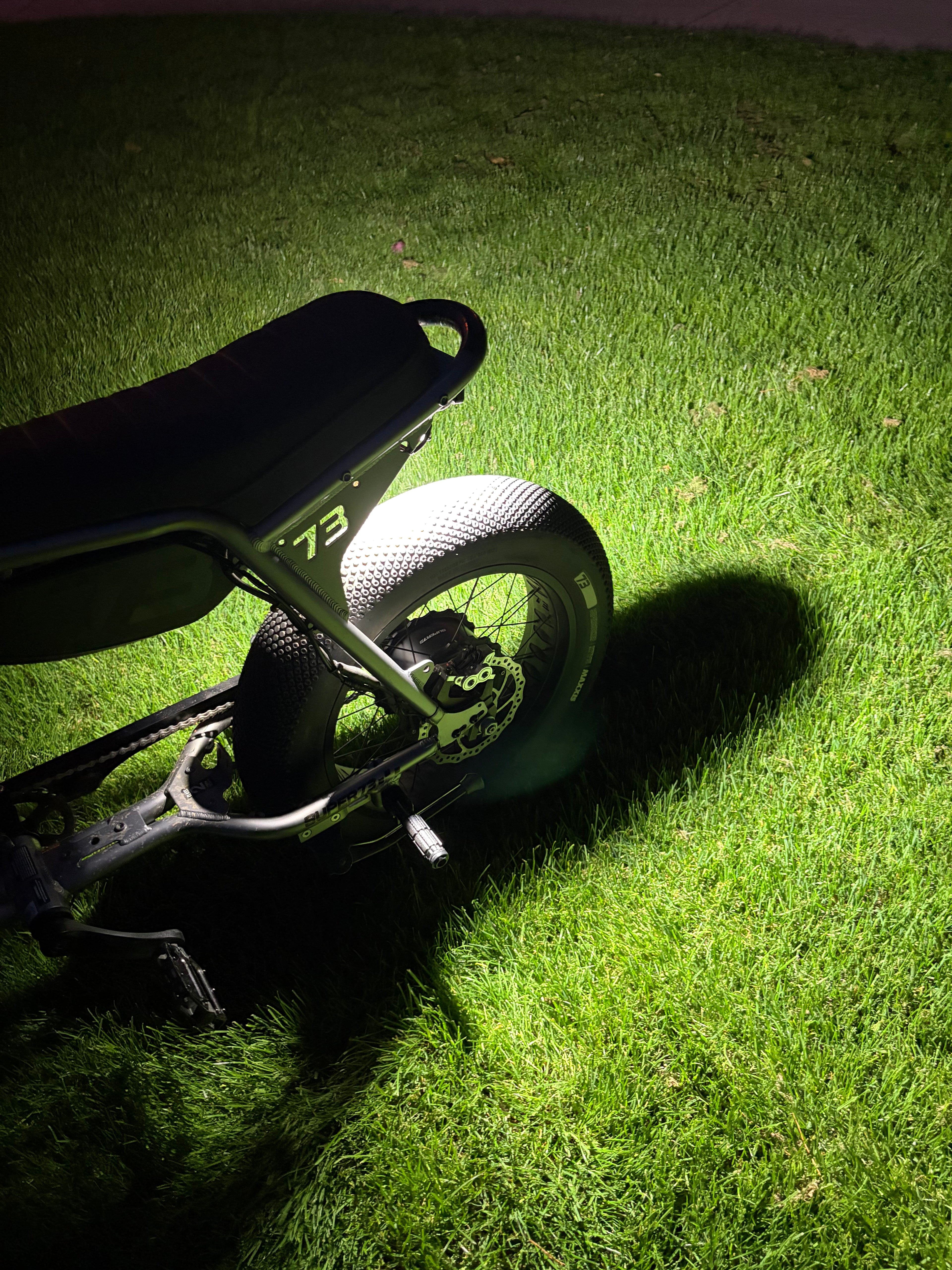 Battery powered rock light V2